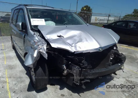 2008 Chrysler Town & Country Touring from USA, damaged, VIN 2A8HR54P58R815513